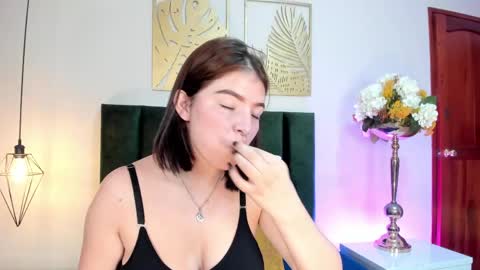 zamira_taylor online show from April 15, 7:10 pm