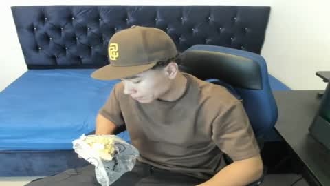 Snapshot of zammcito_ chatting on January 18, 4:04 am zamm online show from January 18, 4:04 am