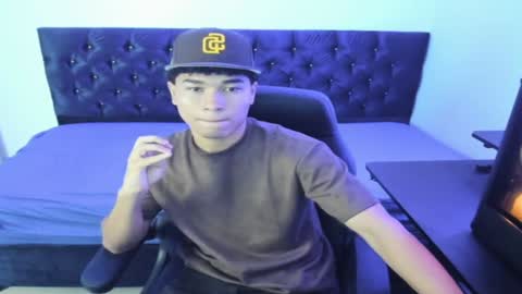 Snapshot of zammcito_ chatting on January 24, 2:18 am zamm online show from January 24, 2:18 am