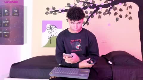 Snapshot of zammcito_ chatting on March 6, 2:09 am zamm online show from March 6, 2:09 am