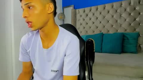 Snapshot of zan_shellby chatting on November 8, 12:22 am zan_shellby online show from November 8, 12:22 am