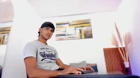 Zander online show from November 14, 1:32 pm