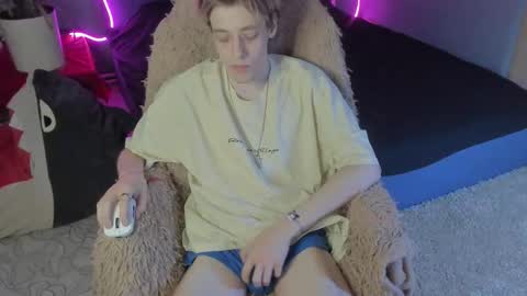 Snapshot of zane_steele chatting on March 14, 11:43 pm Kel online show from March 14, 11:43 pm