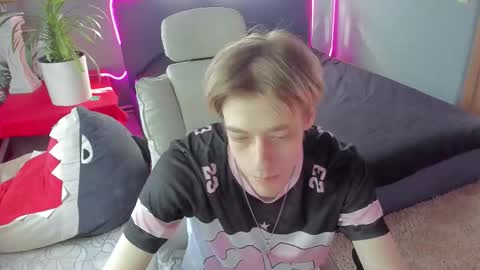 Snapshot of zane_steele chatting on March 20, 8:52 am Kel online show from March 20, 8:52 am