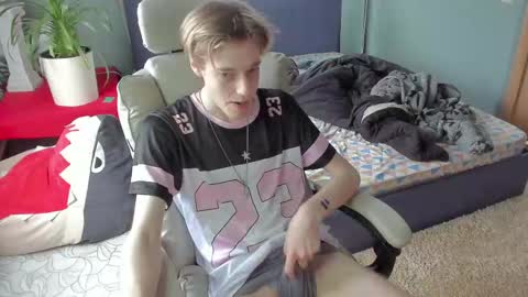 Snapshot of zane_steele chatting on March 21, 10:42 am Kel online show from March 21, 10:42 am