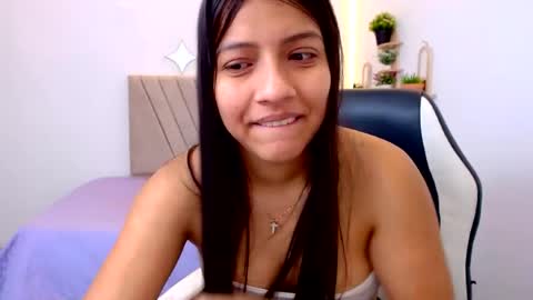 Snapshot of zara_cute18 chatting on June 25, 12:20 pm Zara online show from June 25, 12:20 pm