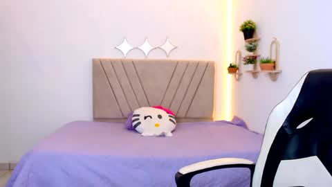 Snapshot of zara_cute18 chatting on July 2, 12:11 pm Zara online show from July 2, 12:11 pm