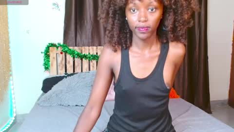 Snapshot of zara_lae chatting on December 16, 12:16 pm nicky online show from December 16, 12:16 pm