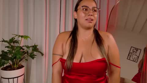 Snapshot of zara_nova chatting on February 20, 2:52 am Zara Nova online show from February 20, 2:52 am