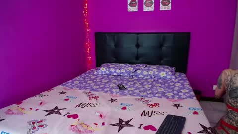 Snapshot of zara_tattoox chatting on December 6, 10:19 pm ZARA ANYELINA online show from December 6, 10:19 pm