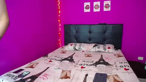 Snapshot of zara_tattoox chatting on January 11, 5:52 am ZARA ANYELINA online show from January 11, 5:52 am