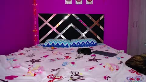 Snapshot of zara_tattoox chatting on February 24, 3:53 pm ZARA ANYELINA online show from February 24, 3:53 pm