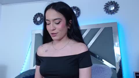 Snapshot of zaradames_ chatting on January 13, 8:37 am zaradames_ online show from January 13, 8:37 am