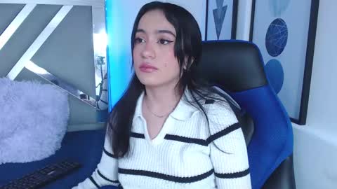 Snapshot of zaradames_ chatting on January 15, 3:22 am zaradames_ online show from January 15, 3:22 am