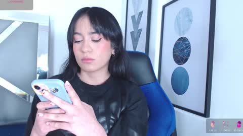 Snapshot of zaradames_ chatting on February 19, 3:50 am zaradames_ online show from February 19, 3:50 am