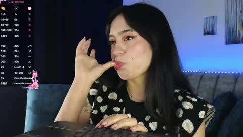 Snapshot of zaradames_ chatting on November 6, 3:51 am zaradames_ online show from November 6, 3:51 am