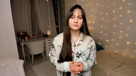 Vina Rini online show from January 28, 1:59 pm