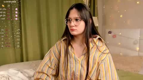 Vina Rini online show from January 30, 6:00 pm