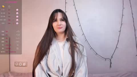 Vina Rini online show from February 1, 2:24 pm