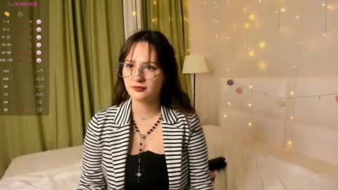 Vina Rini online show from February 4, 5:12 pm