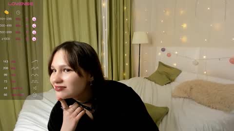 Vina Rini online show from February 5, 2:05 pm