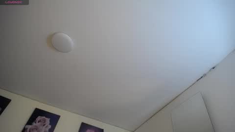 Zarah online show from March 27, 1:44 pm