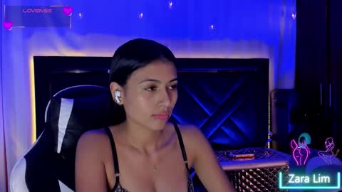 Snapshot of zaralim chatting on December 3, 9:02 pm Zara Lim online show from December 3, 9:02 pm