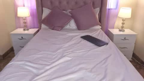 ZaraQuiinn online show from September 13, 1:55 pm