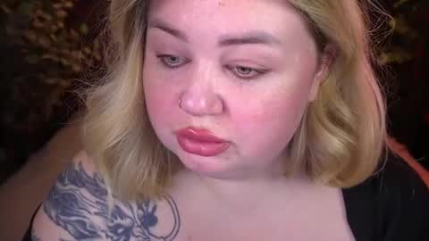 Snapshot of zarareign_ chatting on May 3, 8:04 pm Lola online show from May 3, 8:04 pm