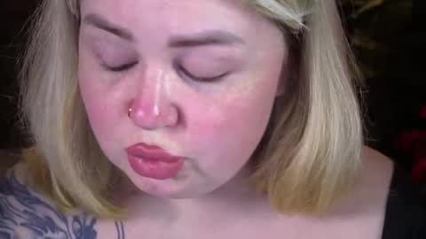 Snapshot of zarareign_ chatting on May 12, 7:22 pm Lola online show from May 12, 7:22 pm