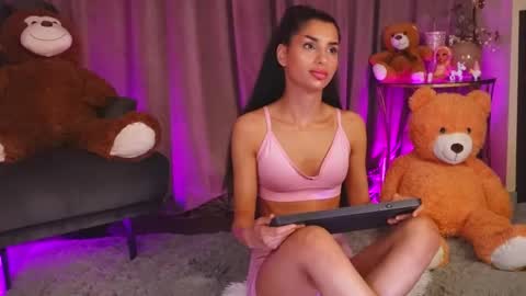zariaavera online show from May 15, 11:23 pm