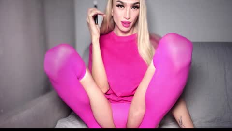 Snapshot of zarinastoun20 chatting on December 8, 9:08 pm ZARINA online show from December 8, 9:08 pm