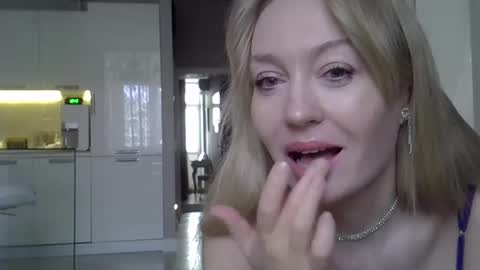 Zarina Swift online show from January 22, 4:44 am