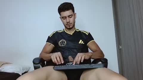 Snapshot of zark_wolf chatting on July 3, 8:48 pm zark_wolf online show from July 3, 8:48 pm