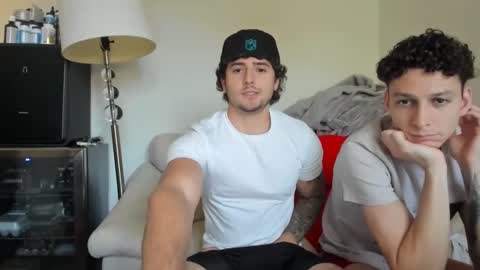 Snapshot of zaylanez chatting on February 12, 10:48 pm Zay lanez online show from February 12, 10:48 pm