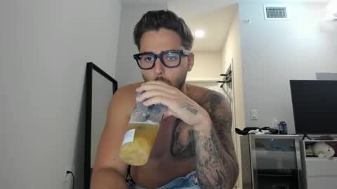 Snapshot of zaylanez chatting on November 15, 3:37 am Zay lanez online show from November 15, 3:37 am