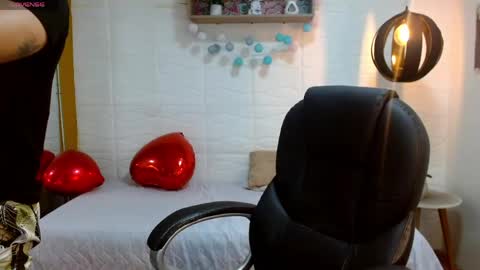 Snapshot of zayn_clausen chatting on April 13, 5:07 pm zayn_clausen online show from April 13, 5:07 pm