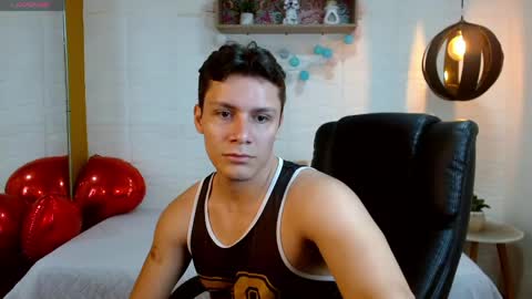 Snapshot of zayn_clausen chatting on April 15, 5:20 pm zayn_clausen online show from April 15, 5:20 pm