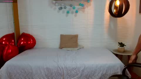 Snapshot of zayn_clausen chatting on April 15, 7:58 pm zayn_clausen online show from April 15, 7:58 pm