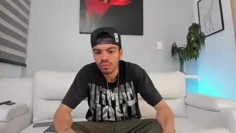 Snapshot of zaynshadow_ chatting on October 23, 12:26 pm zaynshadow_ online show from October 23, 12:26 pm