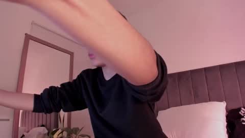 Snapshot of zayotto chatting on February 23, 4:10 am Hii im Zay. I save money for education. PVT Open. online show from February 23, 4:10 am