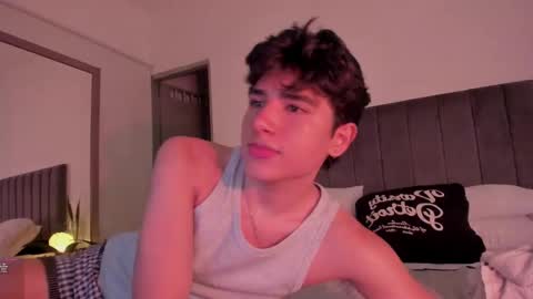 Snapshot of zayotto chatting on February 25, 5:17 am Hii im Zay. I save money for education. PVT Open. online show from February 25, 5:17 am