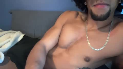 Snapshot of zayy20 chatting on December 6, 1:44 pm zay online show from December 6, 1:44 pm