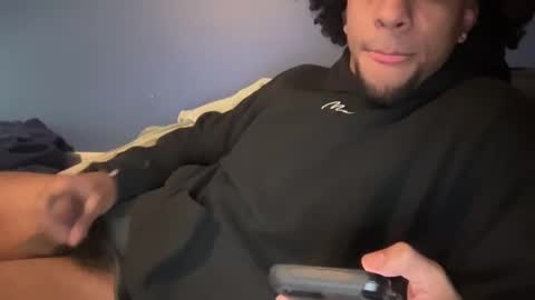 Snapshot of zayy20 chatting on December 8, 2:07 am zay online show from December 8, 2:07 am