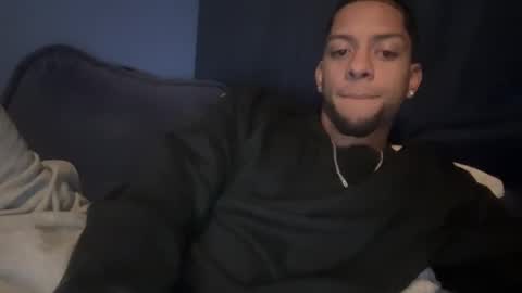 Snapshot of zayy20 chatting on December 9, 2:45 am zay online show from December 9, 2:45 am