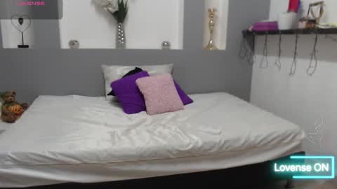 Snapshot of zean_lee chatting on January 7, 12:18 pm Karolyne online show from January 7, 12:18 pm