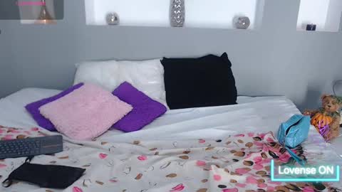 Snapshot of zean_lee chatting on January 8, 8:22 pm Karolyne online show from January 8, 8:22 pm