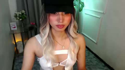 zelainalovetocum online show from February 17, 6:37 pm