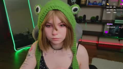 Snapshot of zelda_1 chatting on March 20, 1:49 pm Zelda online show from March 20, 1:49 pm