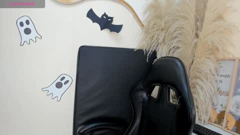 Zelene   online show from October 11, 11:42 am